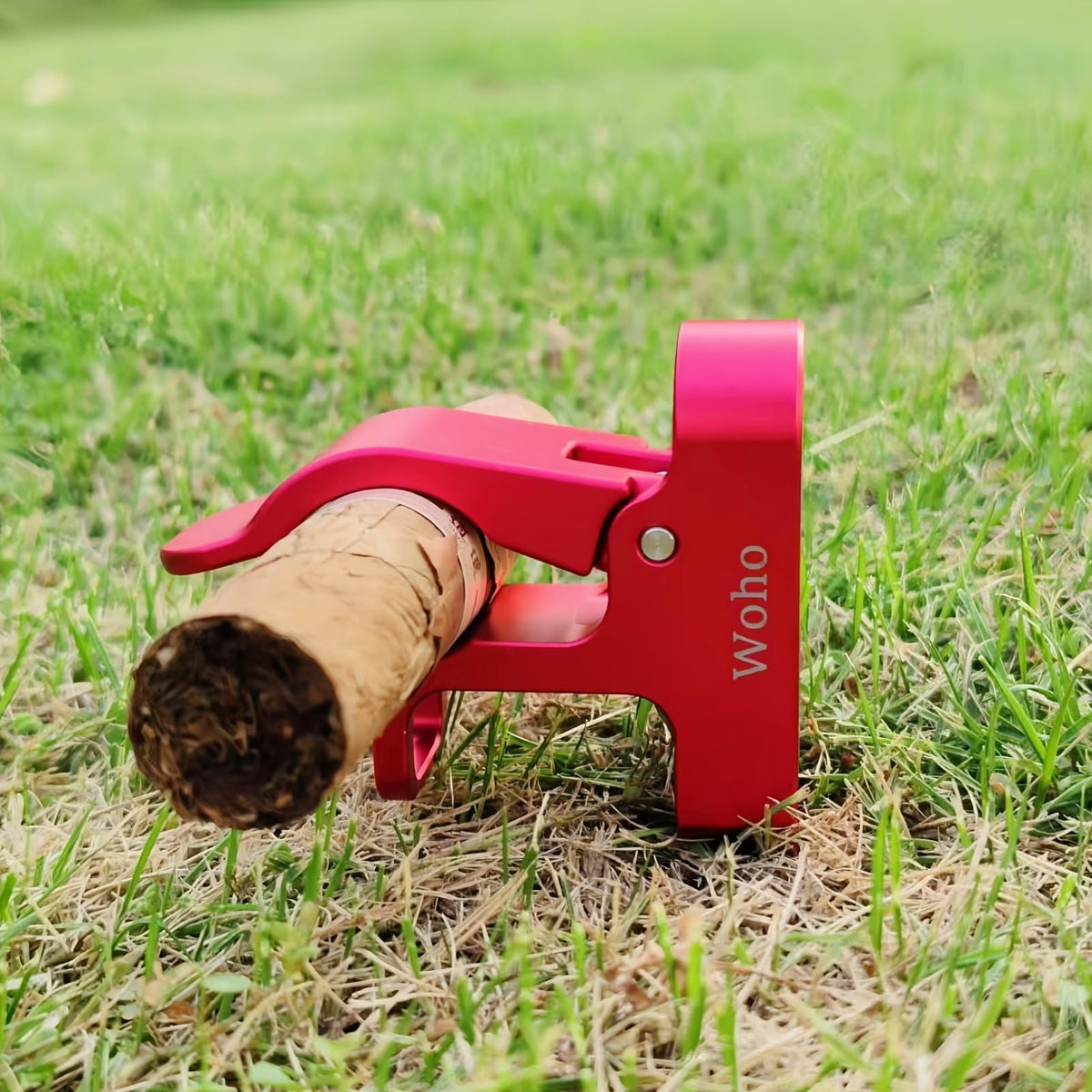 Woho Magnetic Cigar Holder For Golf Cart, Aluminum Alloy Golf Cigar Holder With Fork Hold Cigar In The Grass, Golf Cart Accessories With Dual Opening Carabiner For 30-60 Rings, Gift For Men/golfer - Red